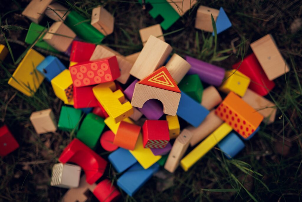 Niegrzeczne dzieci i klocki